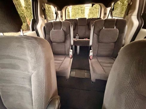 Used 2016 Dodge Grand Caravan SE image 11