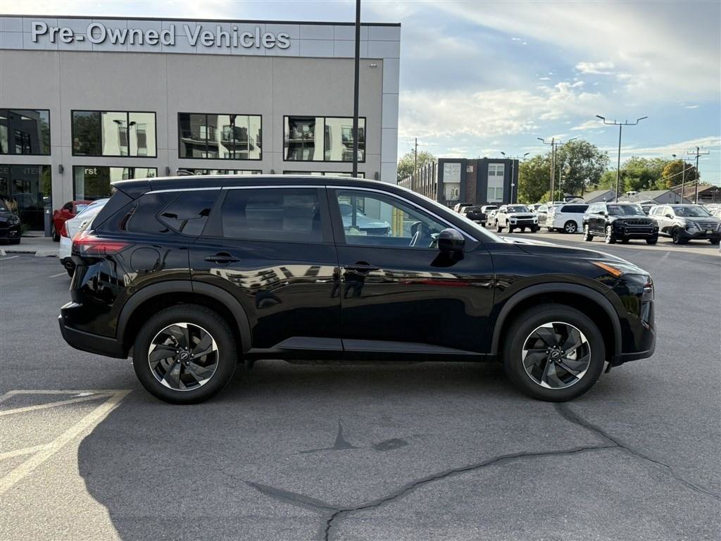 Used 2024 Nissan Rogue SV AWD/4WD image 8