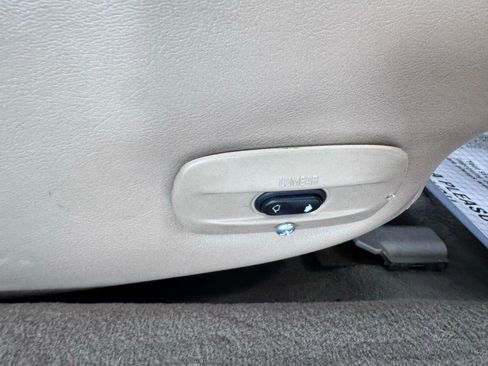 Used 2002 Lincoln Town Car Executive image 15