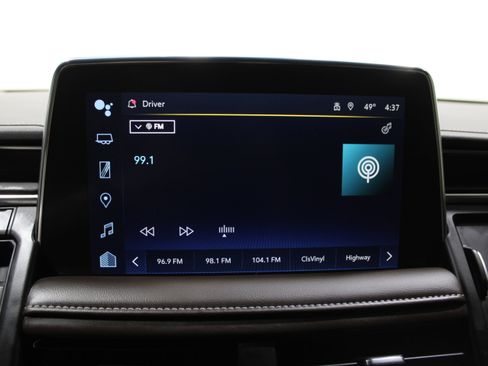 Used 2024 Chevrolet Suburban Z71 w/ Luxury Package image 15