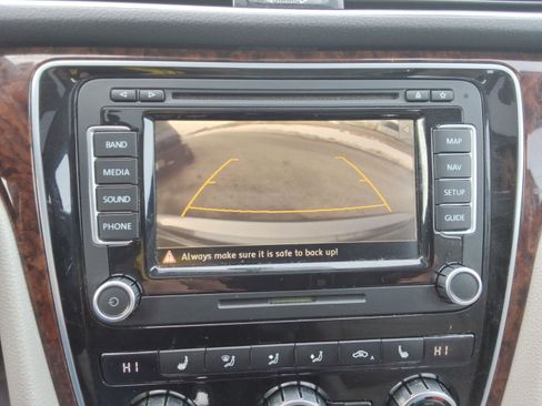 Used 2013 Volkswagen Passat TDI SEL Premium image 16