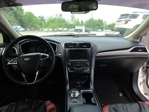 Used 2019 Ford Fusion SE w/ Equipment Group 151A FWD image 16
