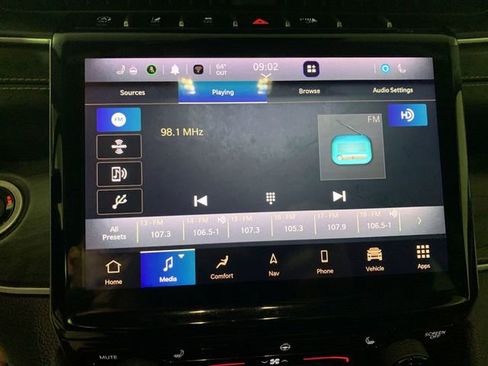 Used 2023 Jeep Grand Cherokee Limited image 13