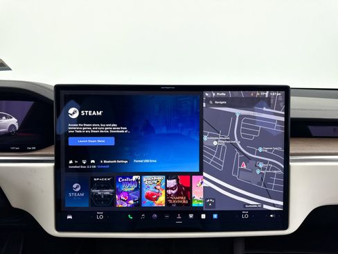 Used 2022 Tesla Model X image 25