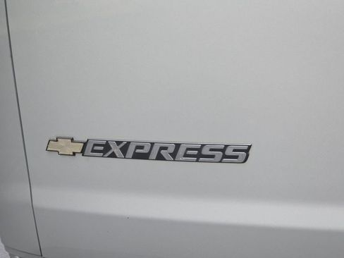 Used 2019 Chevrolet Express 2500 LS w/ Driver Convenience Package RWD image 20