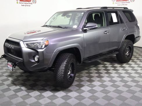 Used 2020 Toyota 4Runner SR5 Premium w/ Moonroof Package AWD/4WD image 15
