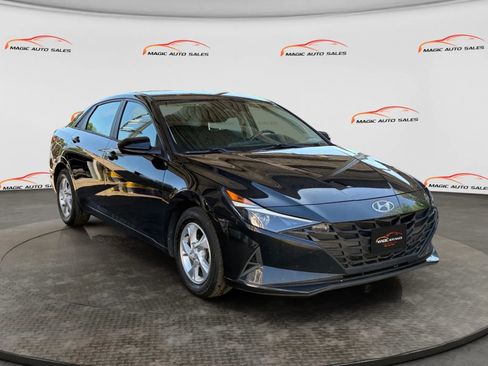 Used 2021 Hyundai Elantra SE FWD image 5