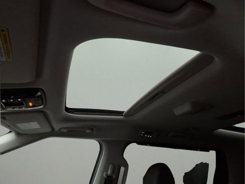 Used 2025 Kia Carnival SX Prestige image 12