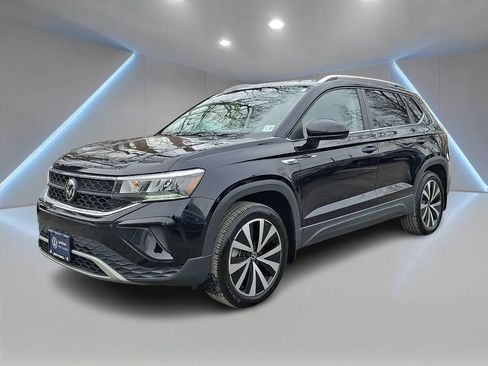 Used 2022 Volkswagen Taos SE image 3