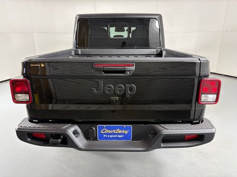 New 2026 Jeep Gladiator Sport AWD/4WD image 7