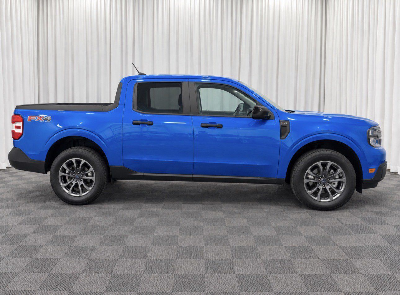 Used 2025 Ford Maverick XLT w/ XLT Luxury Package AWD/4WD image 2