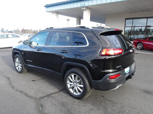 Used 2018 Jeep Cherokee Limited w/ Trailer Tow Group AWD/4WD image 3