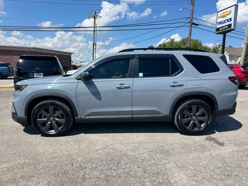 Used 2025 Honda Pilot Sport image 3