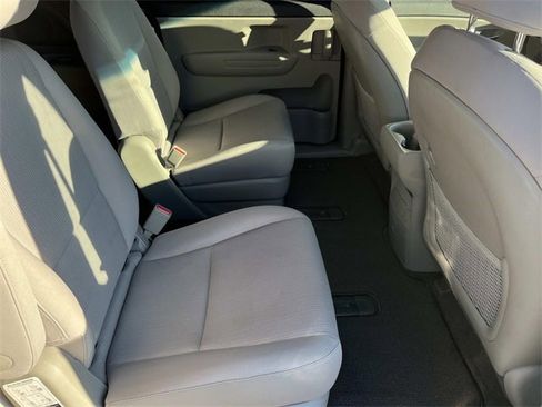 Used 2019 Kia Sedona LX image 19