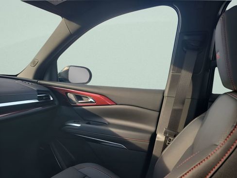 New 2026 Chevrolet Traverse Z71 w/ Enhanced Driving Package image 11