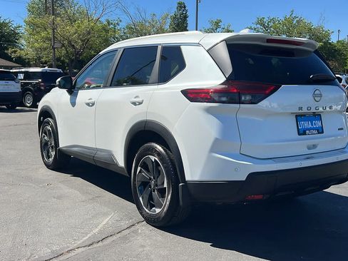 Used 2025 Nissan Rogue SV w/ SV Premium Package AWD/4WD image 7