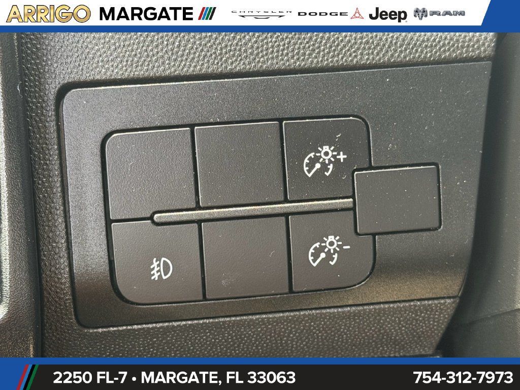 Used 2025 RAM ProMaster 2500 w/ U-Haul Equipment Group FWD image 34