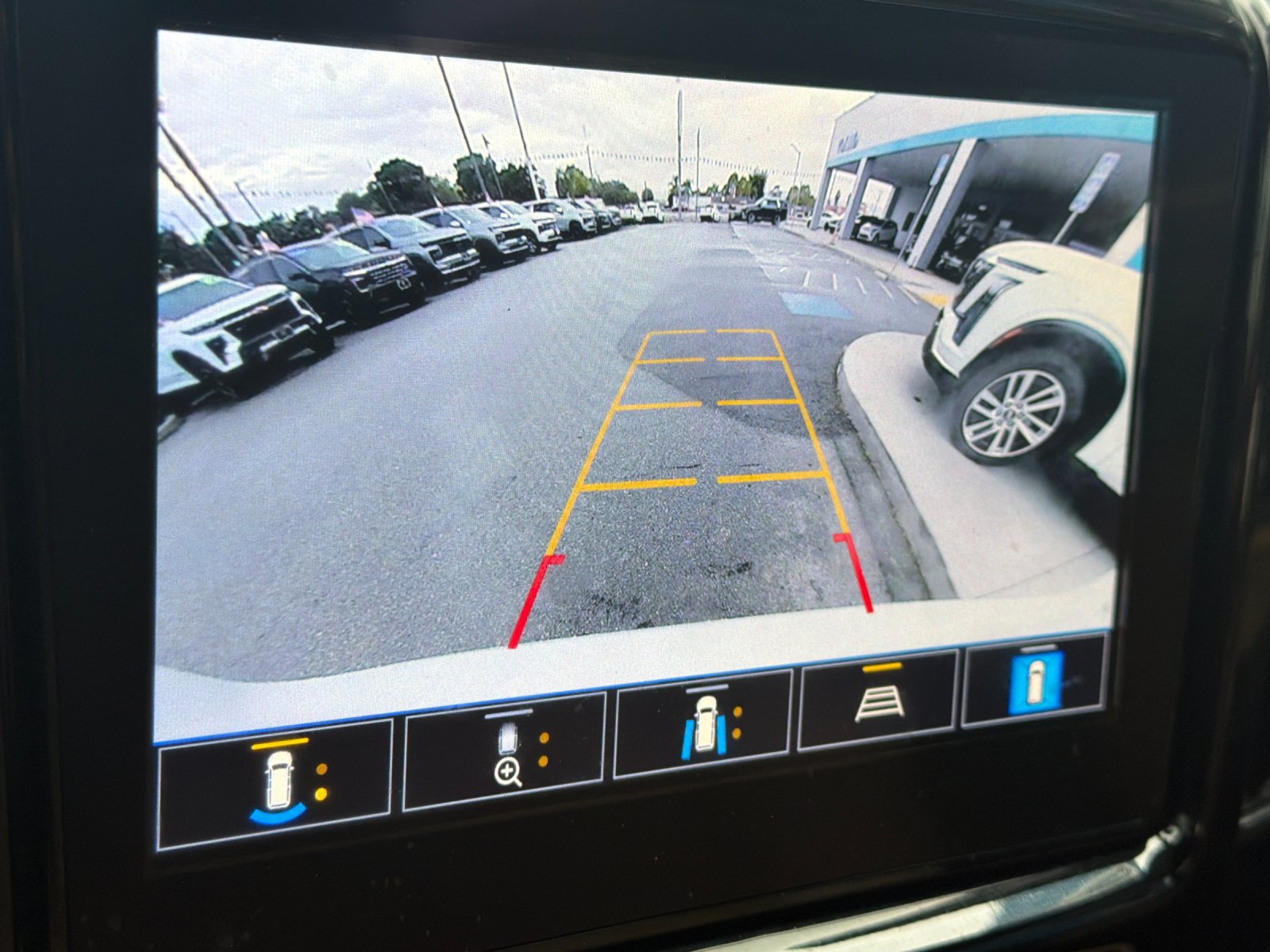 Used 2023 Chevrolet Traverse Premier FWD image 22
