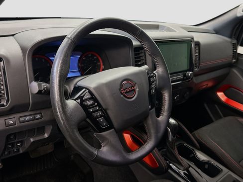 Used 2023 Nissan Frontier PRO-4X w/ Technology Package AWD/4WD image 18