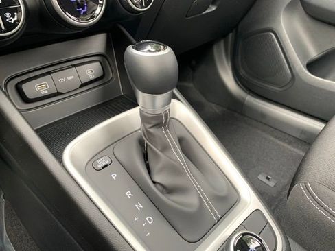 New 2025 Hyundai Venue SEL image 21