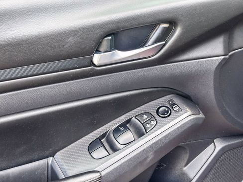 Used 2024 Nissan Altima 2.5 SV image 22