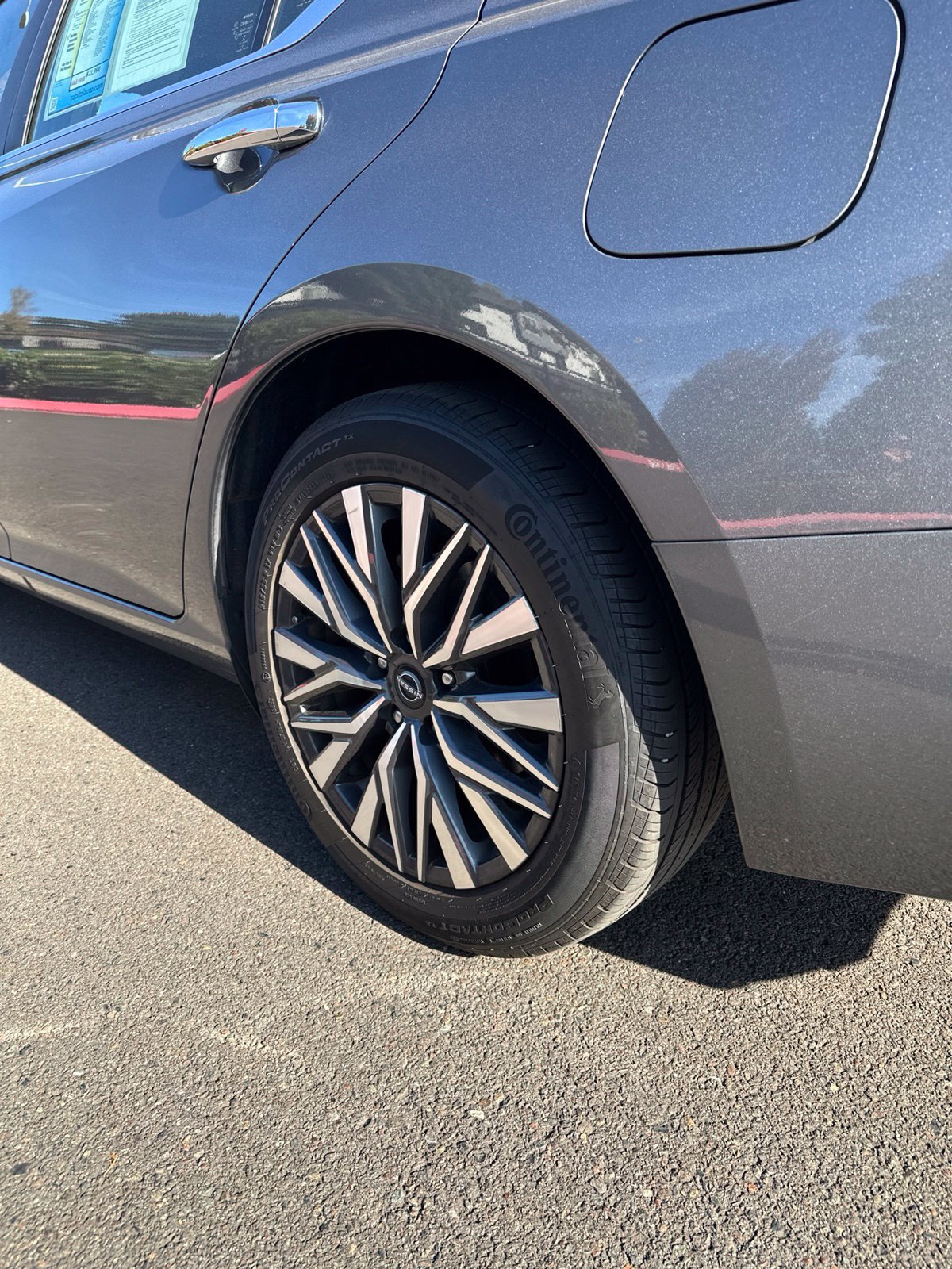 Used 2025 Nissan Altima 2.5 SV FWD image 7