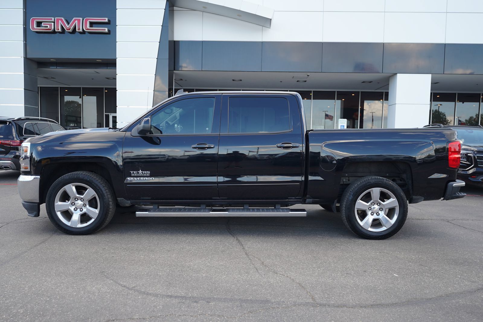 Used 2018 Chevrolet Silverado 1500 LT w/ Texas Edition RWD image 4