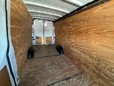 Used 2018 Mercedes-Benz Sprinter 2500 image 7
