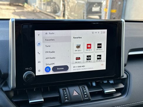 Used 2023 Toyota RAV4 XLE Premium image 21