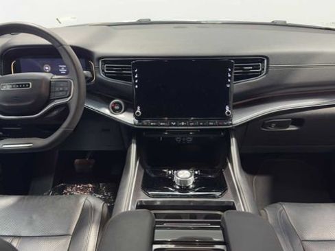 Used 2023 Jeep Wagoneer Base image 19