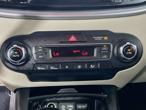 Used 2019 Kia Sorento AWD V6 image 23