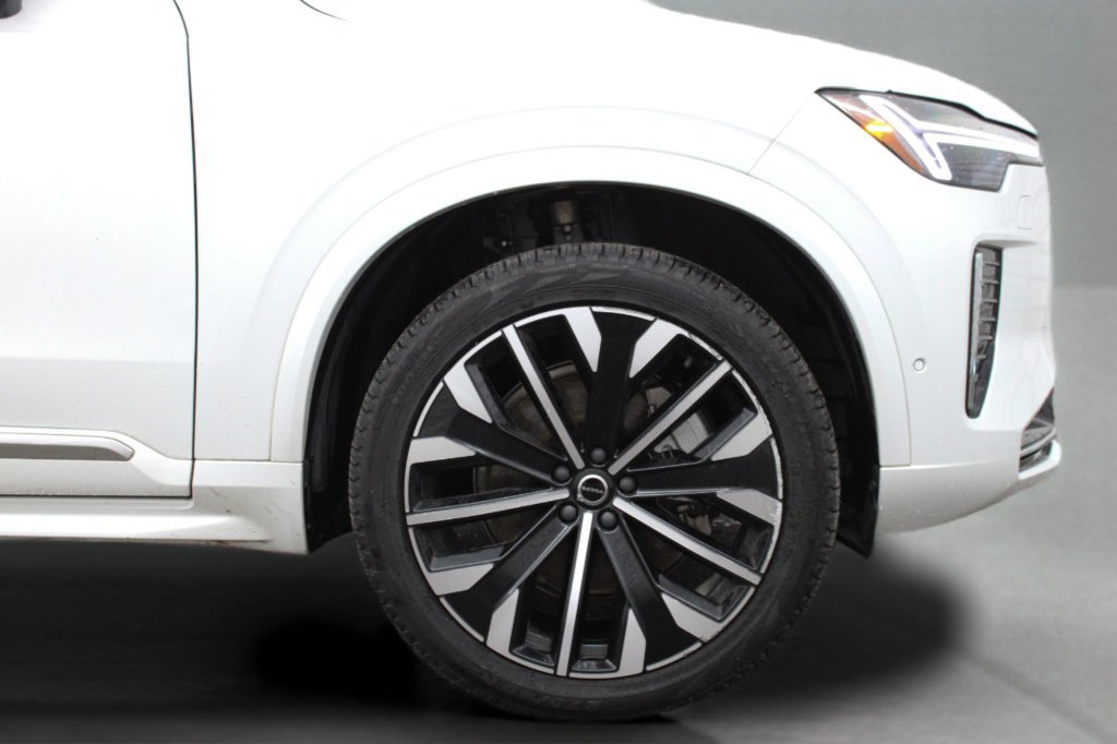 Certified 2025 Volvo XC90 B5 Ultra AWD/4WD image 14