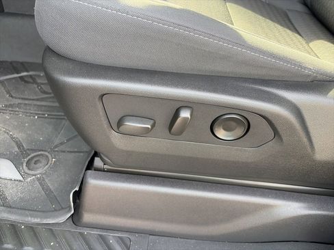 Used 2024 Chevrolet Silverado 2500 Custom w/ Custom Value Package image 21