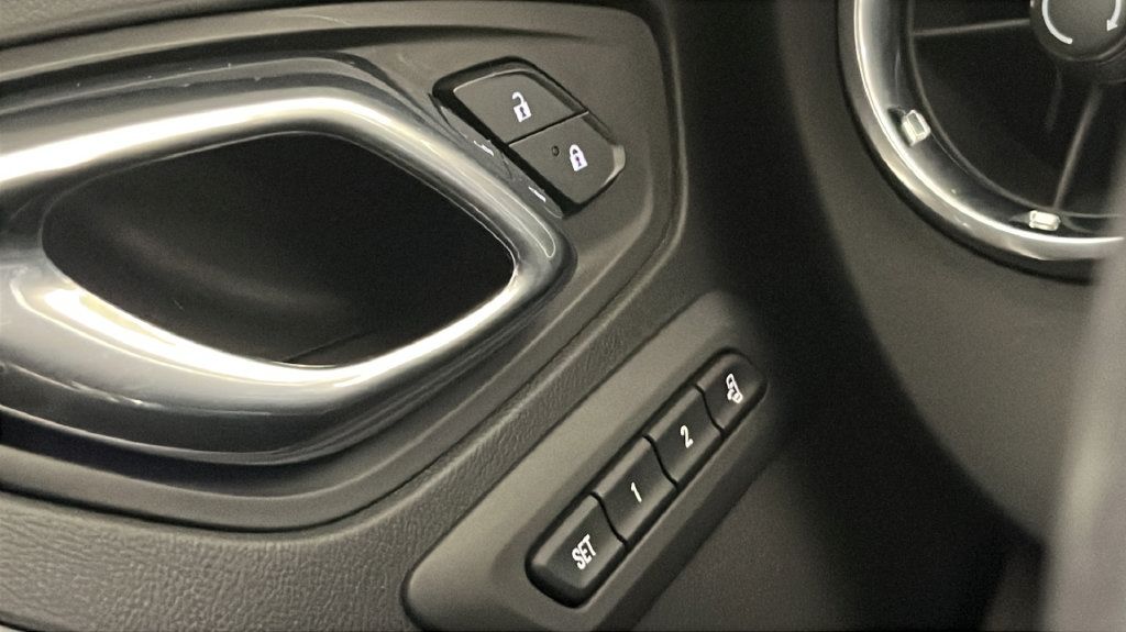 Used 2017 Chevrolet Camaro SS RWD image 30