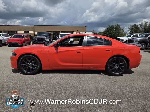Used 2022 Dodge Charger SXT w/ Blacktop Package RWD image 4