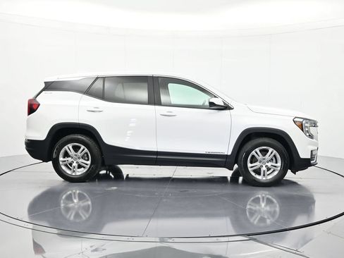 Used 2024 GMC Terrain SLE AWD/4WD image 4