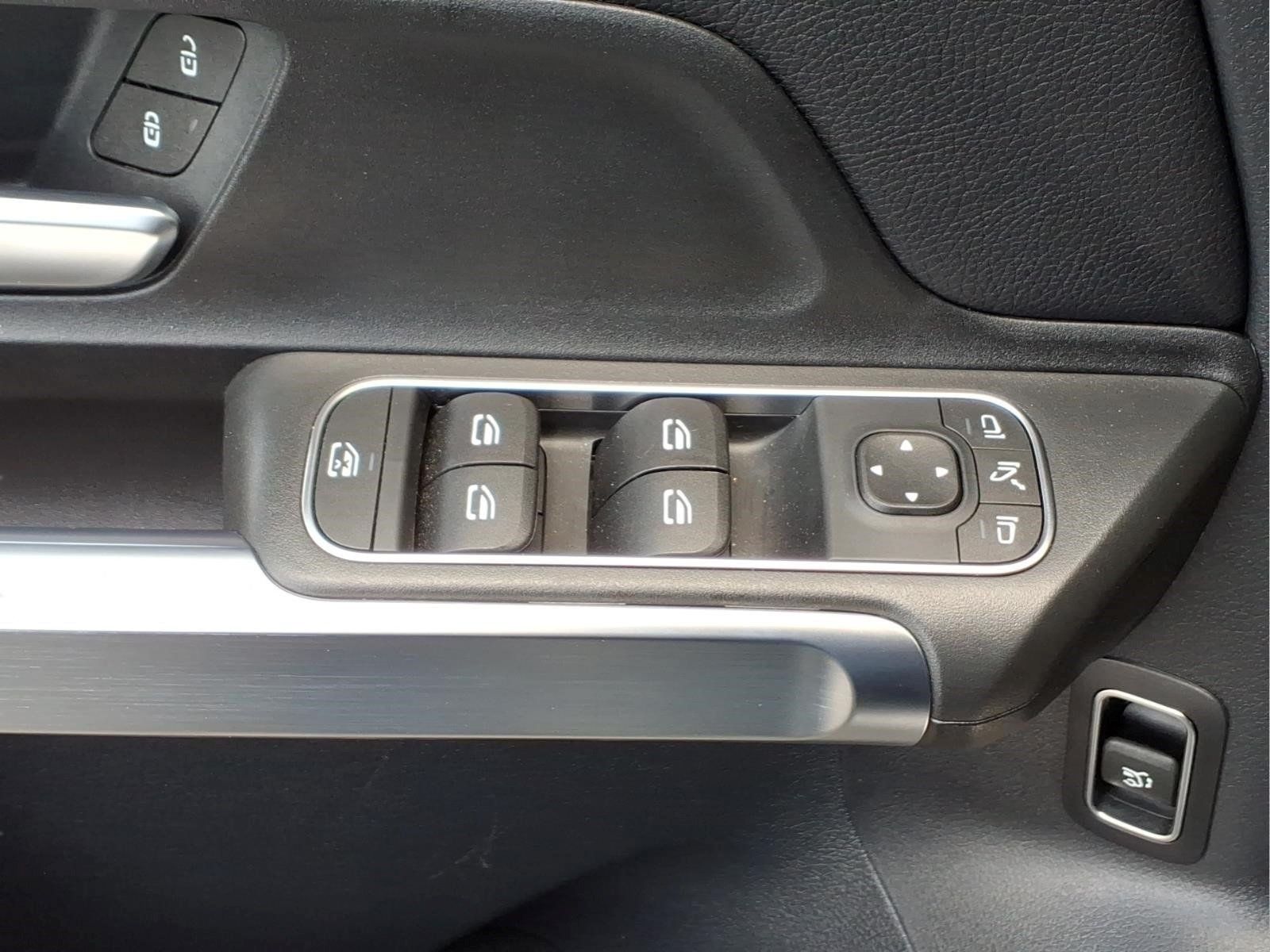 Certified 2025 Mercedes-Benz GLB 250 4MATIC image 24
