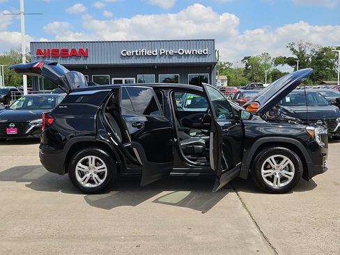 Used 2024 GMC Terrain SLE FWD image 12