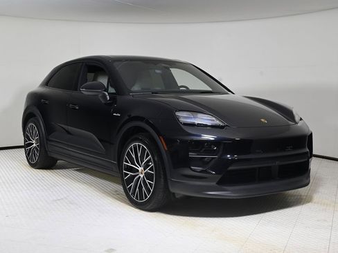 New 2025 Porsche Macan 4S Electric image 9