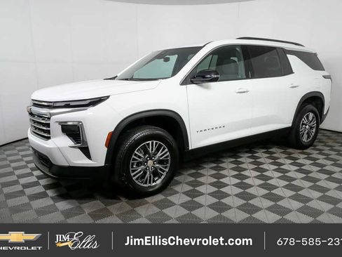 Certified 2025 Chevrolet Traverse LT FWD image 26