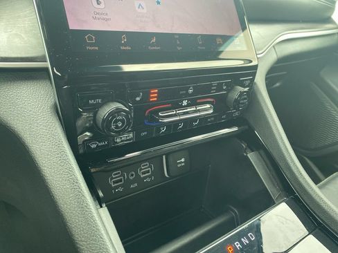 Used 2023 Jeep Grand Cherokee Limited AWD/4WD image 26