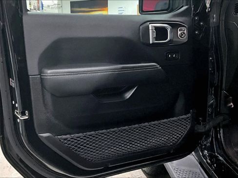 Used 2022 Jeep Wrangler Unlimited Sahara w/ Cold Weather Group image 9