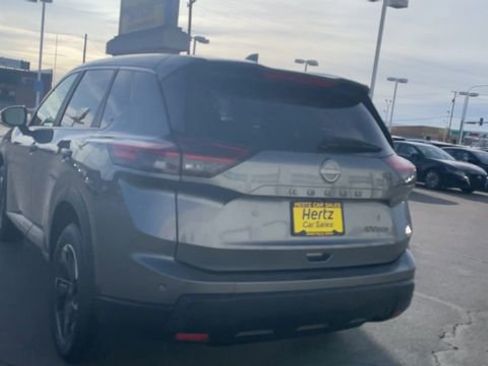 Used 2024 Nissan Rogue SV image 8