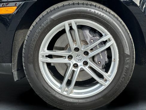 Used 2021 Porsche Macan image 25