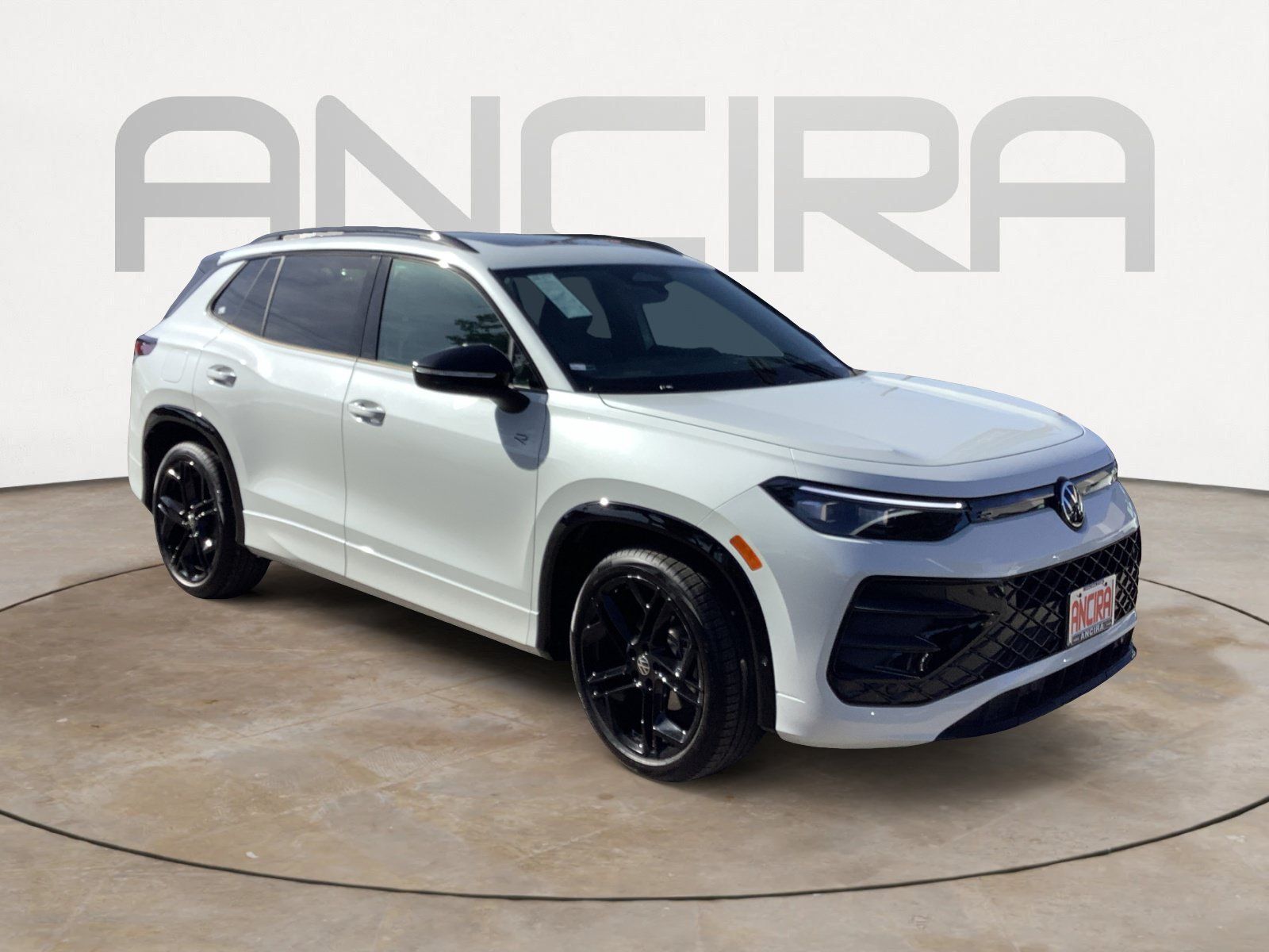 New 2026 Volkswagen Tiguan SE R-Line FWD image 2