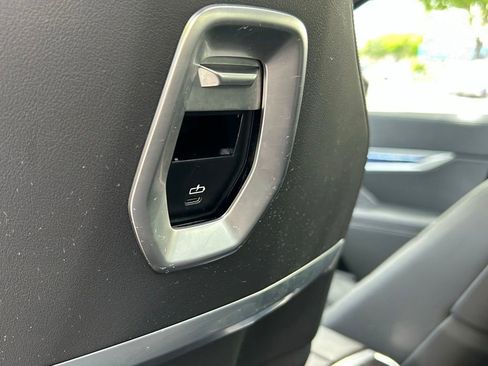 Used 2025 BMW 740i xDrive AWD/4WD image 53