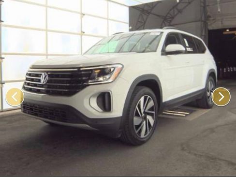 Certified 2025 Volkswagen Atlas SE image 1
