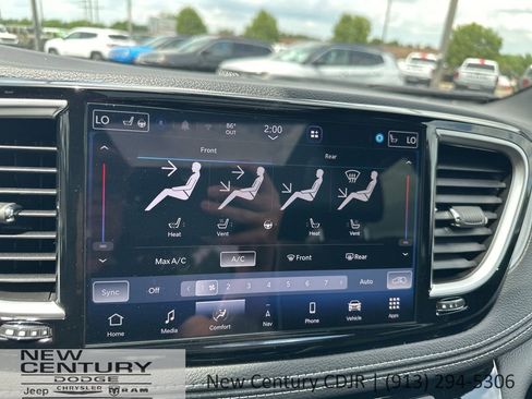 New 2026 Chrysler Pacifica Limited w/ Uconnect Theater Family Group AWD/4WD image 39