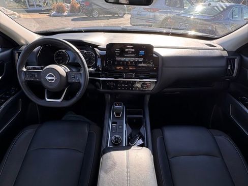 Used 2025 Nissan Pathfinder SL image 20