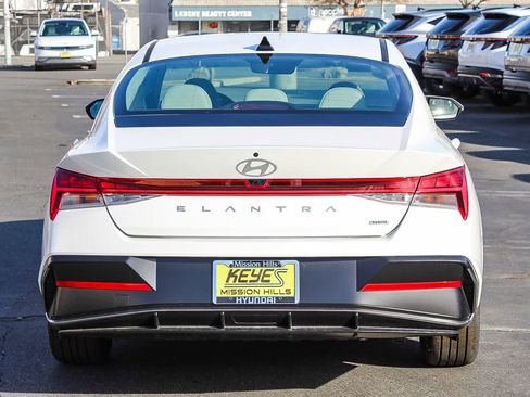 New 2025 Hyundai Elantra Limited image 5